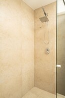 ARENA Stunning 2 BDR Beachfront- Designer Vibes