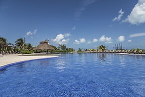 ARENA Stunning 2 BDR Beachfront- Designer Vibes