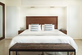 ARENA Stunning 2 BDR Beachfront- Designer Vibes