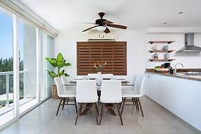 ARENA Stunning 2 BDR Beachfront- Designer Vibes