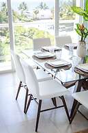 ARENA Stunning 2 BDR Beachfront- Designer Vibes