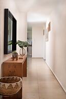 ARENA Stunning 2 BDR Beachfront- Designer Vibes