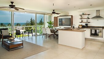 ARENA Stunning 2 BDR Beachfront- Designer Vibes