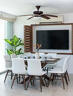 ARENA Stunning 2 BDR Beachfront- Designer Vibes