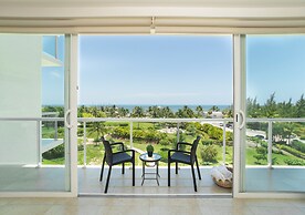 ARENA Stunning 2 BDR Beachfront- Designer Vibes