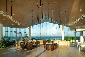 CHIC- Newly Renovated 1 BDR at the best beach