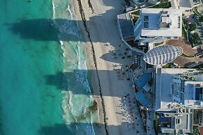CHIC- Newly Renovated 1 BDR at the best beach