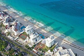 CHIC- Newly Renovated 1 BDR at the best beach