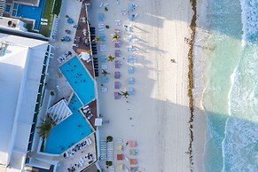 CHIC- Newly Renovated 1 BDR at the best beach