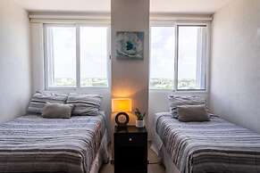 MAREA Beachfront 2 BDR - Stunning Oceanview