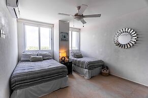 MAREA Beachfront 2 BDR - Stunning Oceanview