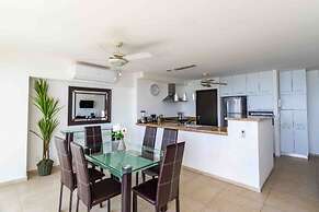 MAREA Beachfront 2 BDR - Stunning Oceanview