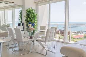 MARINA Beachfront 2 BDR- Amazing Oceanview