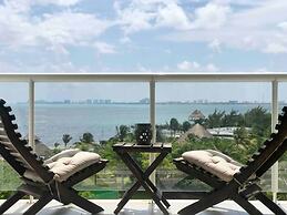 OCEAN beachfront 4 BDR -Amazing Oceanview