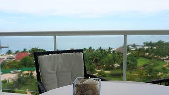 CARIBE Beachfront 2 BDR- Incredible Oceanview