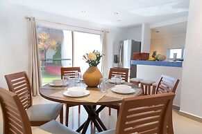 Delightful Lagoon front Villa at hotel zone