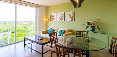 TROPICAL Beachfront 1 BDR