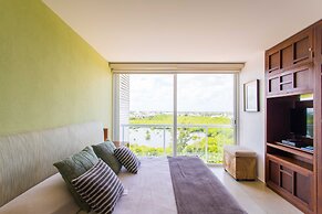 TROPICAL Beachfront 1 BDR