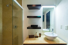 TROPICAL Beachfront 1 BDR