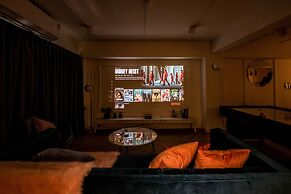 Theme Boutique Hotel