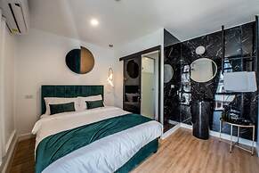 Theme Boutique Hotel