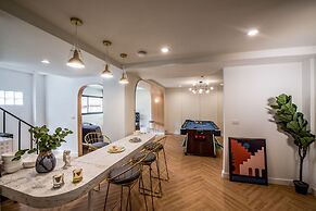 Theme Boutique Hotel