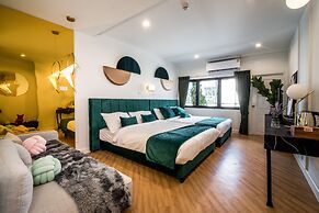 Theme Boutique Hotel