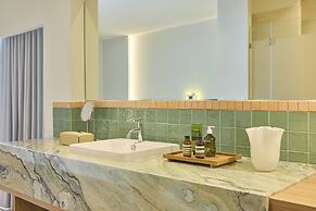 Theme Boutique Hotel