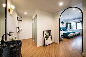 Theme Boutique Hotel