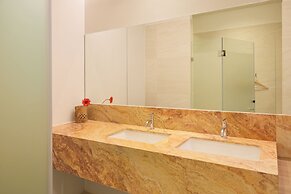 Theme Boutique Hotel