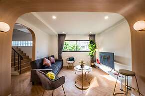 Theme Boutique Hotel