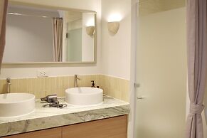 Theme Boutique Hotel