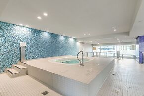 Gorgeous Condos in Maple Leaf Square