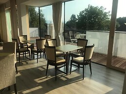 Deluxe TIVOLI Suites