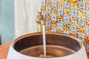 Crystal Taro Inn Dali