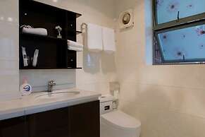 Four Seasons Window View Apartment