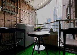 Four Seasons Window View Apartment