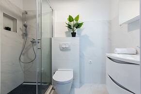 Deluxe Apartment near Bridge