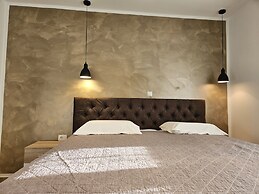 Deluxe Apartment near Bridge