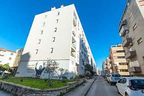 Deluxe Apartment near Bridge