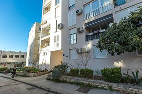 Deluxe Apartment near Bridge