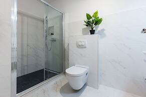 Deluxe Apartment near Bridge