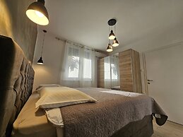 Deluxe Apartment near Bridge