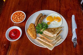 Poolside Villa - Hostel