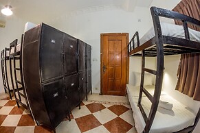 Poolside Villa - Hostel