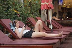 Poolside Villa - Hostel