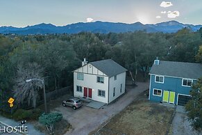 2BR Garden of the Gods Hike, Dine, Nightlife!