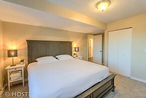 2BR Garden of the Gods Hike, Dine, Nightlife!