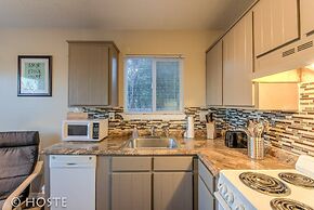 2BR Garden of the Gods Hike, Dine, Nightlife!