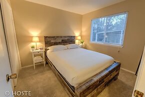 2BR Garden of the Gods Hike, Dine, Nightlife!